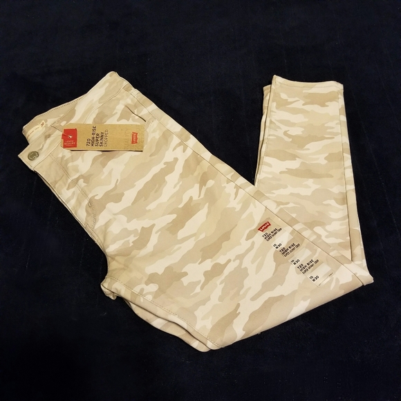 Levi's 720 High Rise Skinny Cropped Jeans - Picture 2 of 11